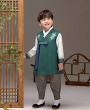 Load image into Gallery viewer, Korean Boy Hanbok Green
