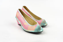 Load image into Gallery viewer, Korean Traditional Brocade Flower Shoes (Pink)
