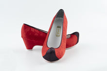 Load image into Gallery viewer, Korean Traditional Brocade Flower Shoes (Red)
