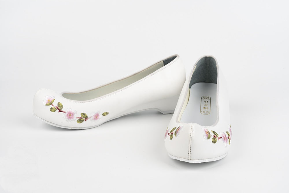 Korean Traditional Embroidery Flower Shoes (Apricot flower)