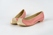 Load image into Gallery viewer, Korean Traditional Leather Flower Shoes (Pink)
