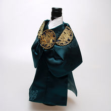 Load image into Gallery viewer, Korean Traditional King Hanbok Wine Bottle Cover Green
